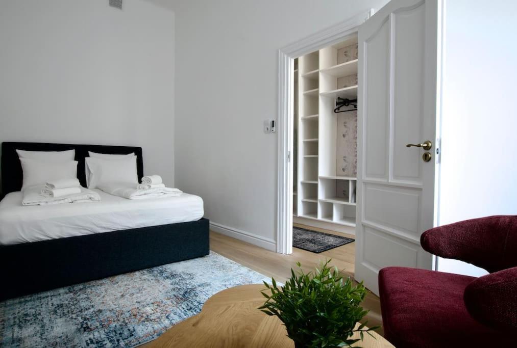 Premium Apartment By Hi5- Anker Apartment Budapest Exterior photo