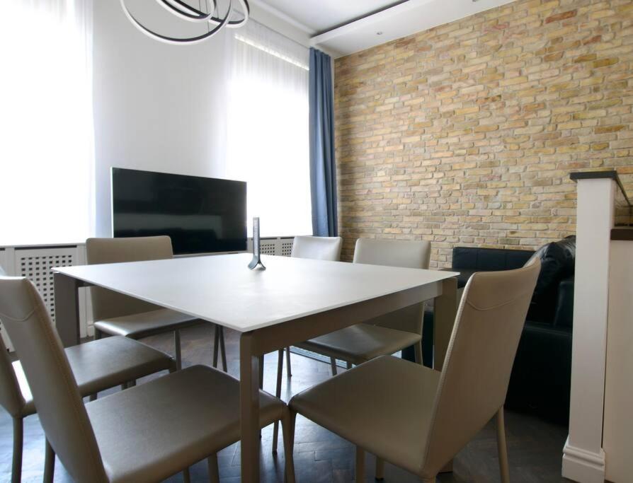 Premium Apartment By Hi5- Anker Apartment Budapest Exterior photo